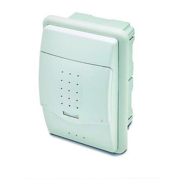 FAMATEL 3704 Caja empotrar 1-4 elementos puerta opaca