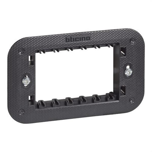 BTICINO K4703 Soporte rectangular LIVING NOW 3 módulos con tapa de protección transparente