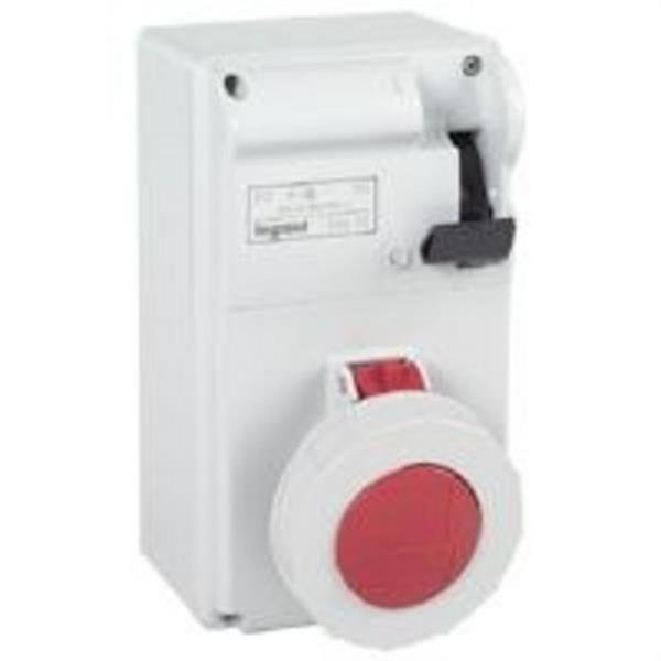 LEGRAND 056626 Combinación toma enclavamiento 3P + N + TT 16A 400V IP55