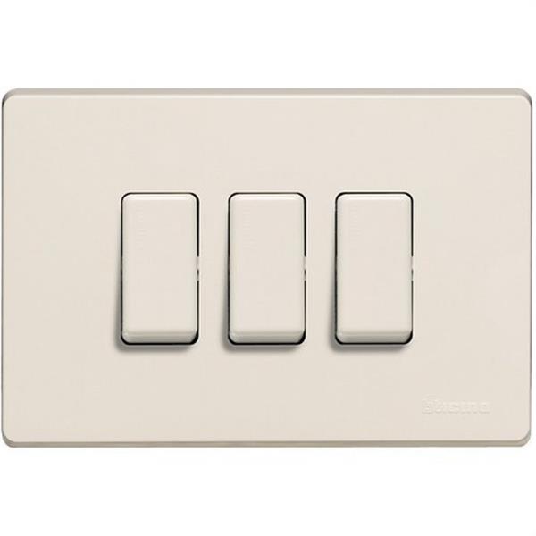 BTICINO 503/3/R Placa para 3 mecanismos rectangular MAGIC resina