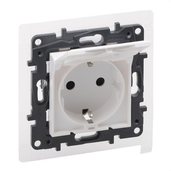 LEGRAND 864139 Base de corriente 2P+T Niloé Step, IP44, 250V, blanco mate